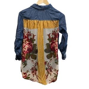 Altar'd State Women's Blouse Chambray Floral Print Back Hi-Low Button Front Sm
